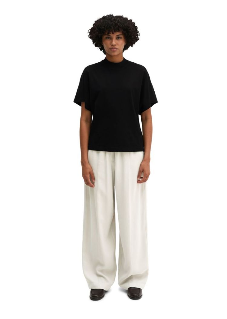  0001 Black