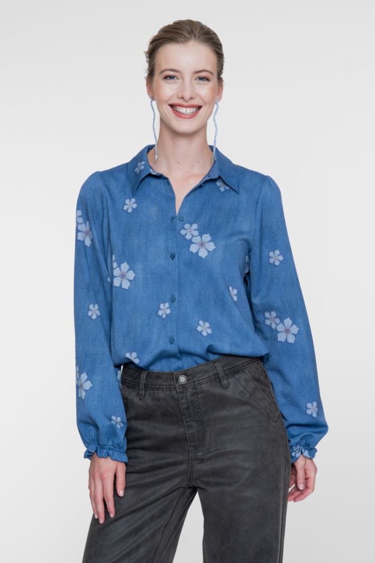  000625 blue